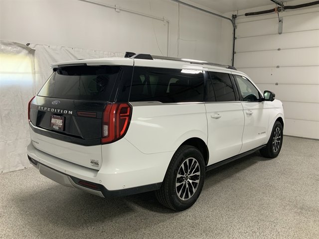 Used 2025 Ford Expedition Max Platinum AWD/4WD image 10