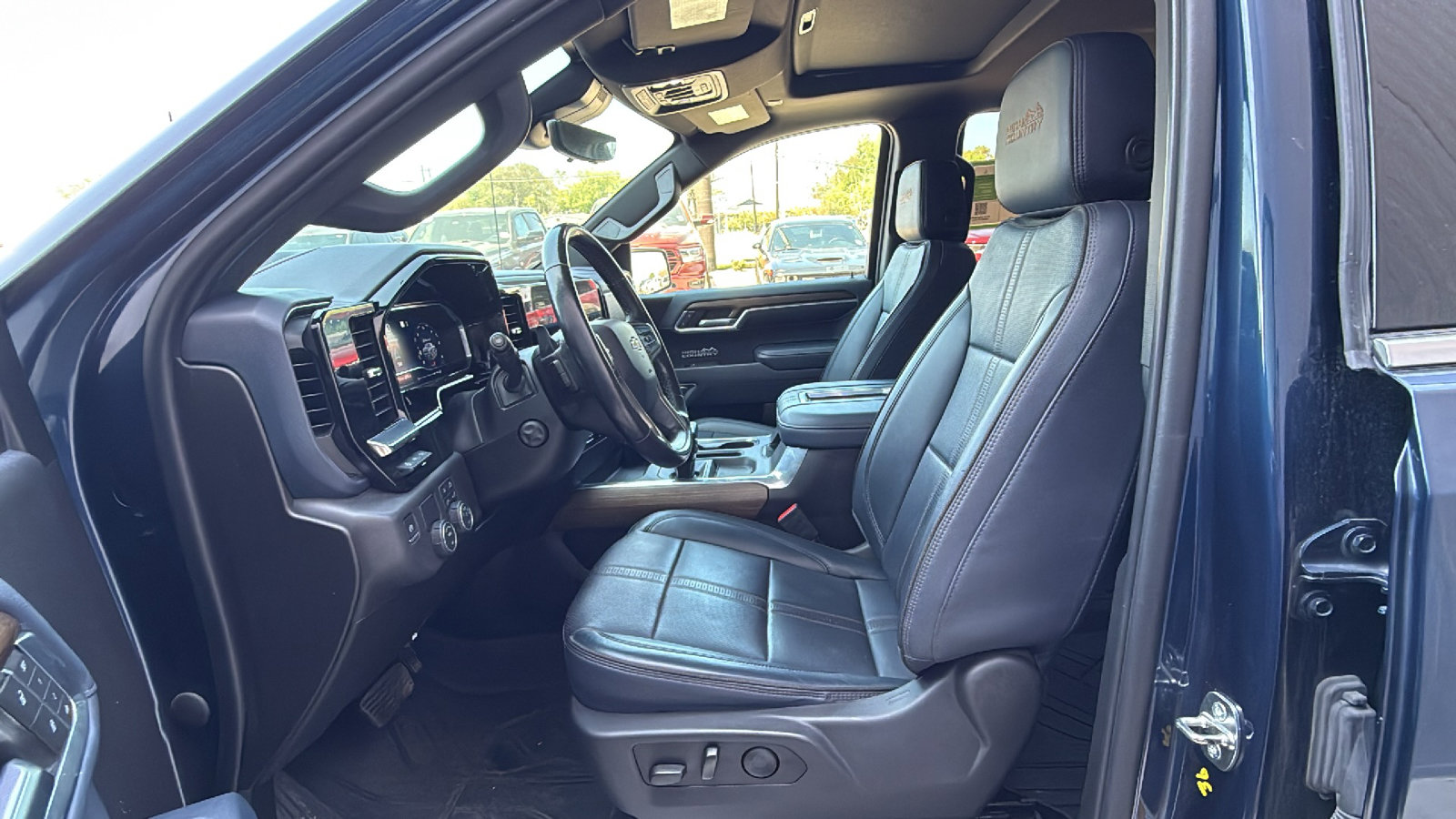 Used 2022 Chevrolet Silverado 1500 High Country w/ High Country Premium Package image 9