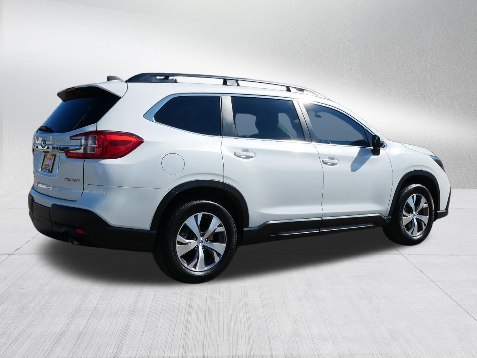 Used 2023 Subaru Ascent Premium image 7