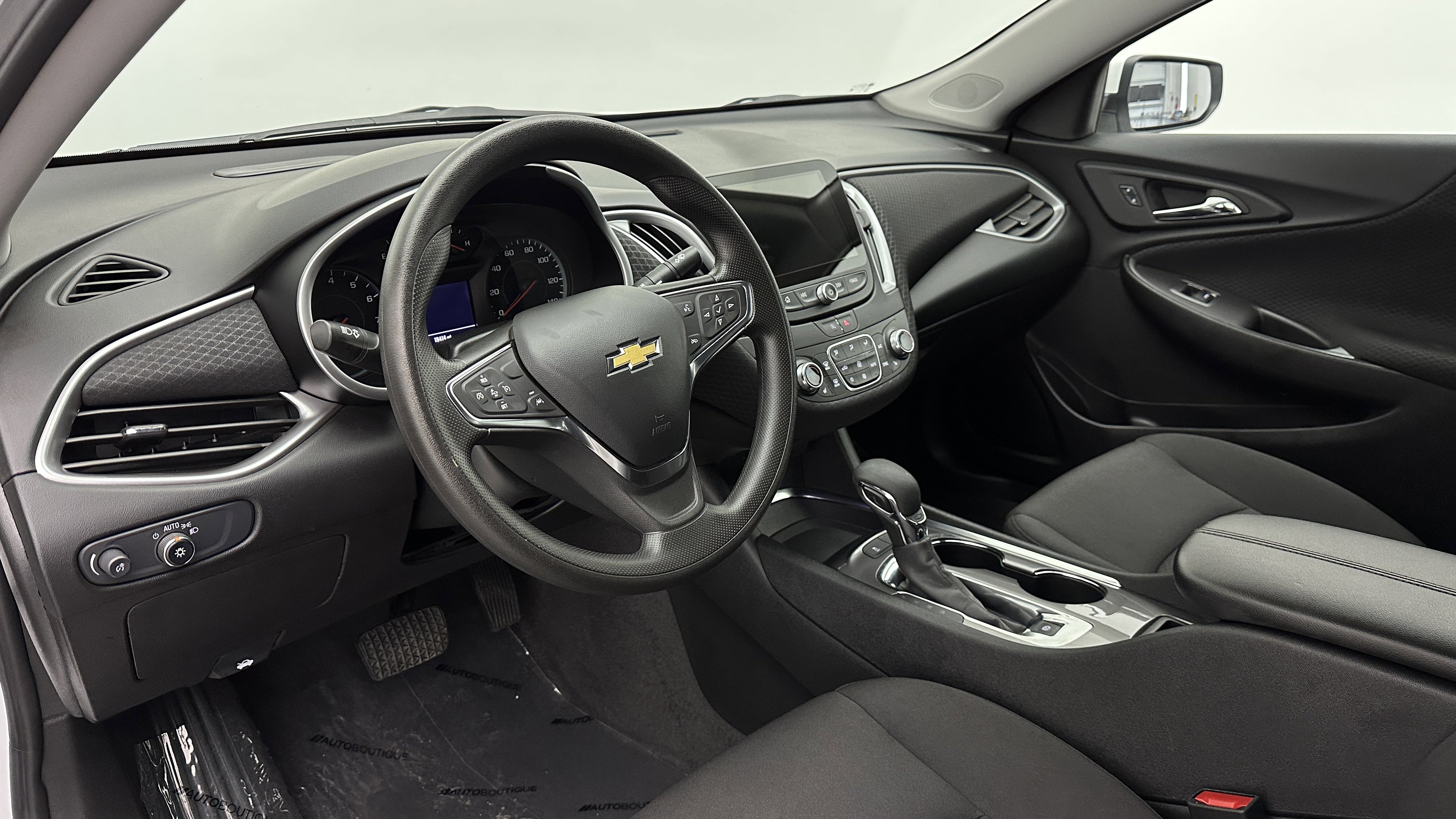 Used 2025 Chevrolet Malibu LT image 8