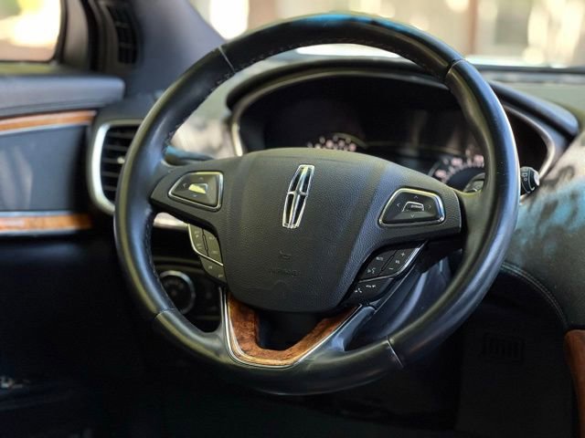 Used 2016 Lincoln MKX Reserve w/ Technology Package FWD image 28