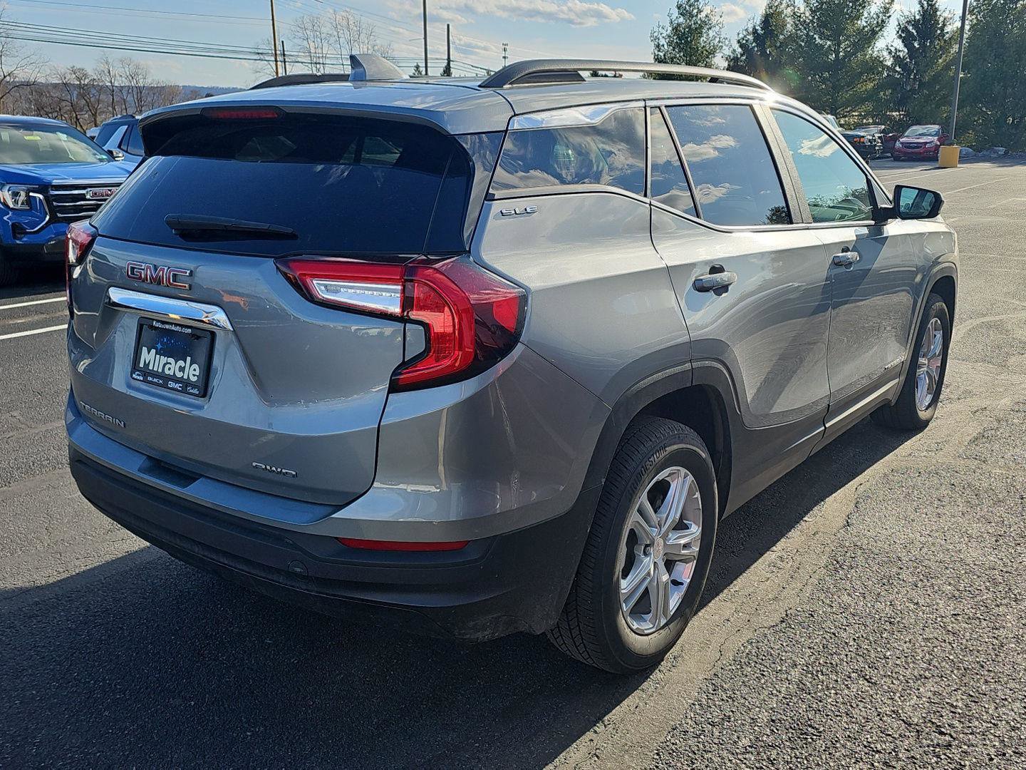 Certified 2023 GMC Terrain SLE w/ Driver Convenience Package AWD/4WD image 2
