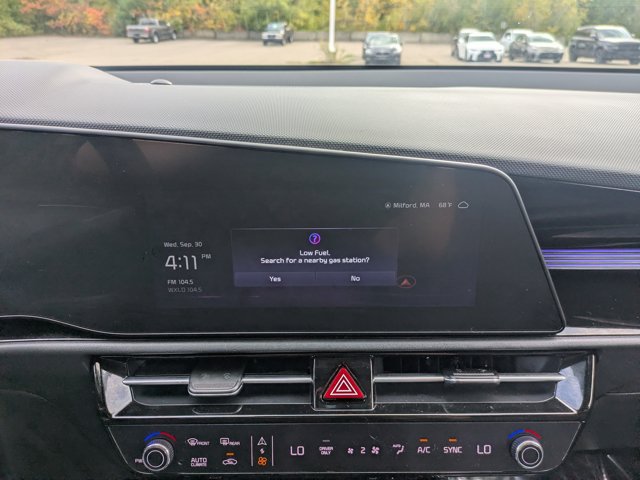 Used 2025 Kia Niro EX FWD image 24