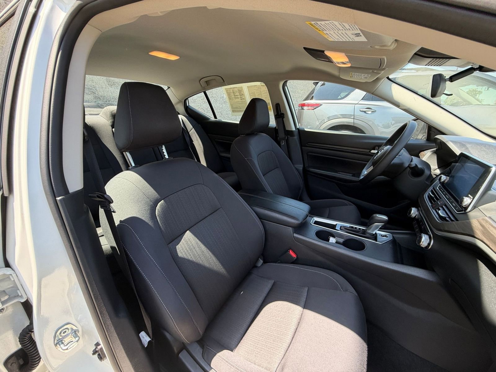 Used 2025 Nissan Altima 2.5 SV FWD image 35