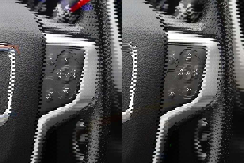 Used 2024 GMC Terrain SLE image 21