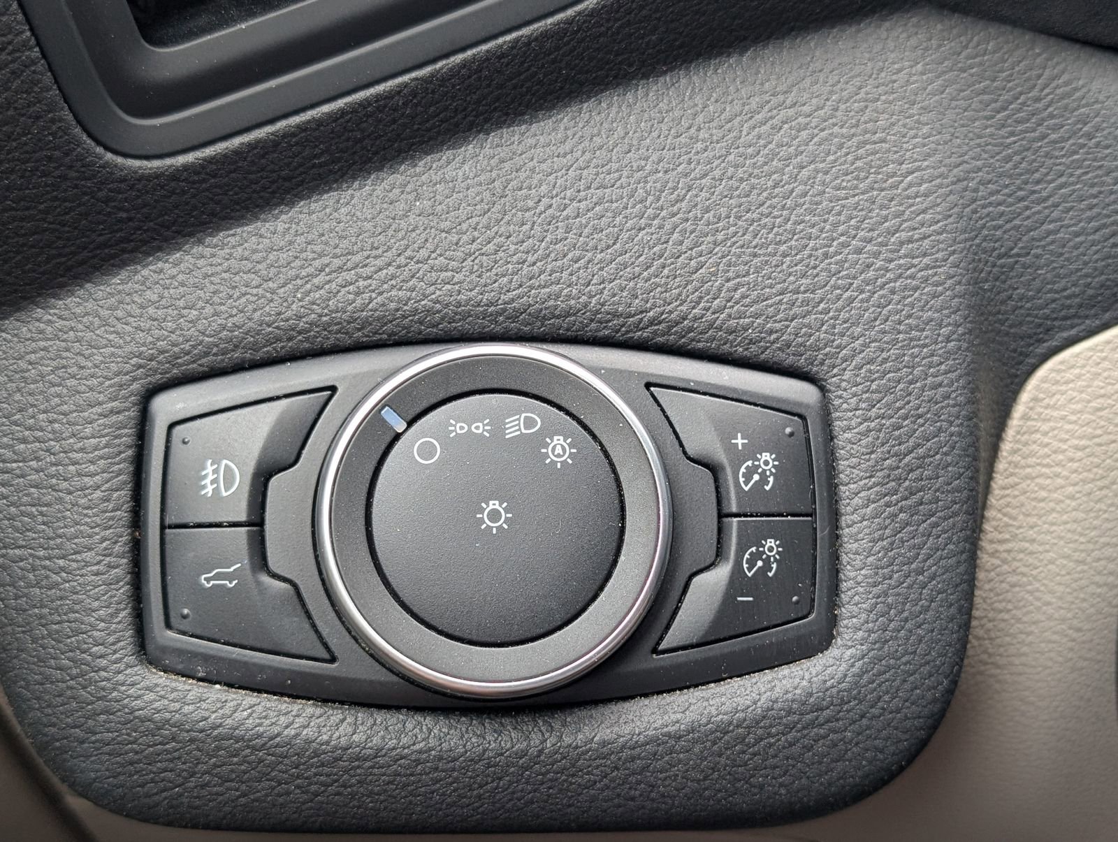 Used 2019 Ford Escape SEL image 18