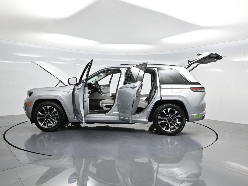 Used 2022 Jeep Grand Cherokee Overland w/ Advanced Protech Group III image 42
