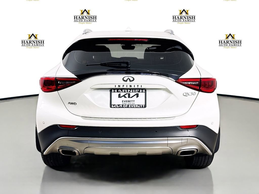 Used 2018 INFINITI QX30 Premium w/ Navigation Package image 6