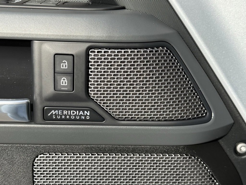 Certified 2023 Land Rover Defender 110 X-Dynamic SE image 16