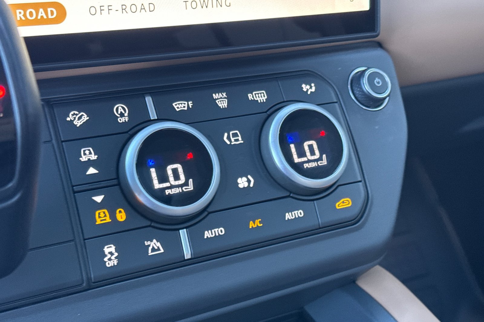 Certified 2026 Land Rover Defender 110 X-Dynamic SE AWD/4WD image 23