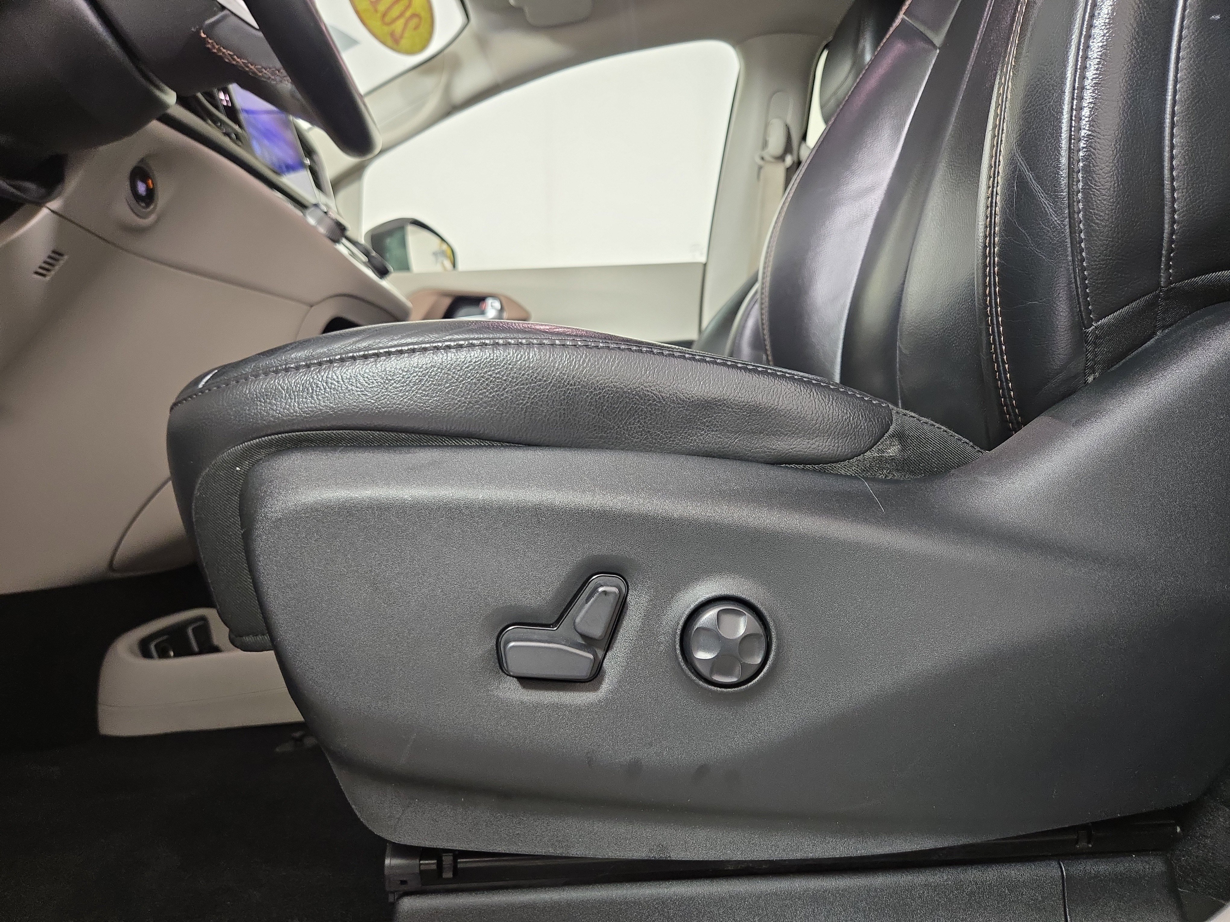 Used 2017 Chrysler Pacifica Touring-L image 33