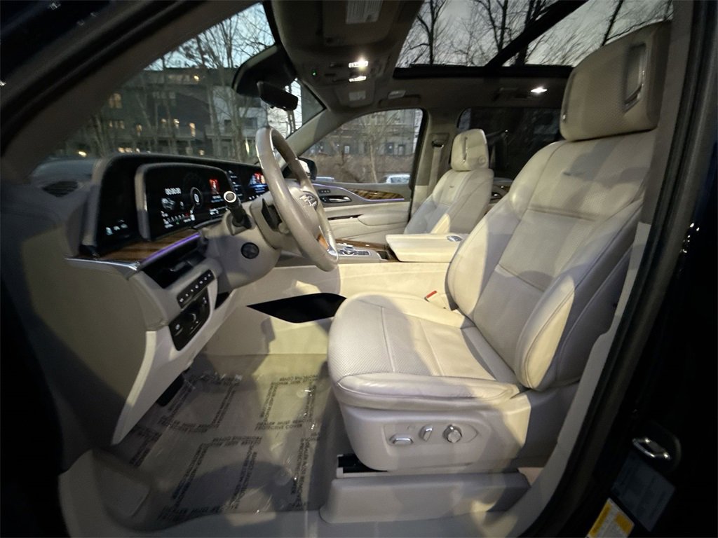 Used 2021 Cadillac Escalade ESV Premium Luxury Platinum image 13