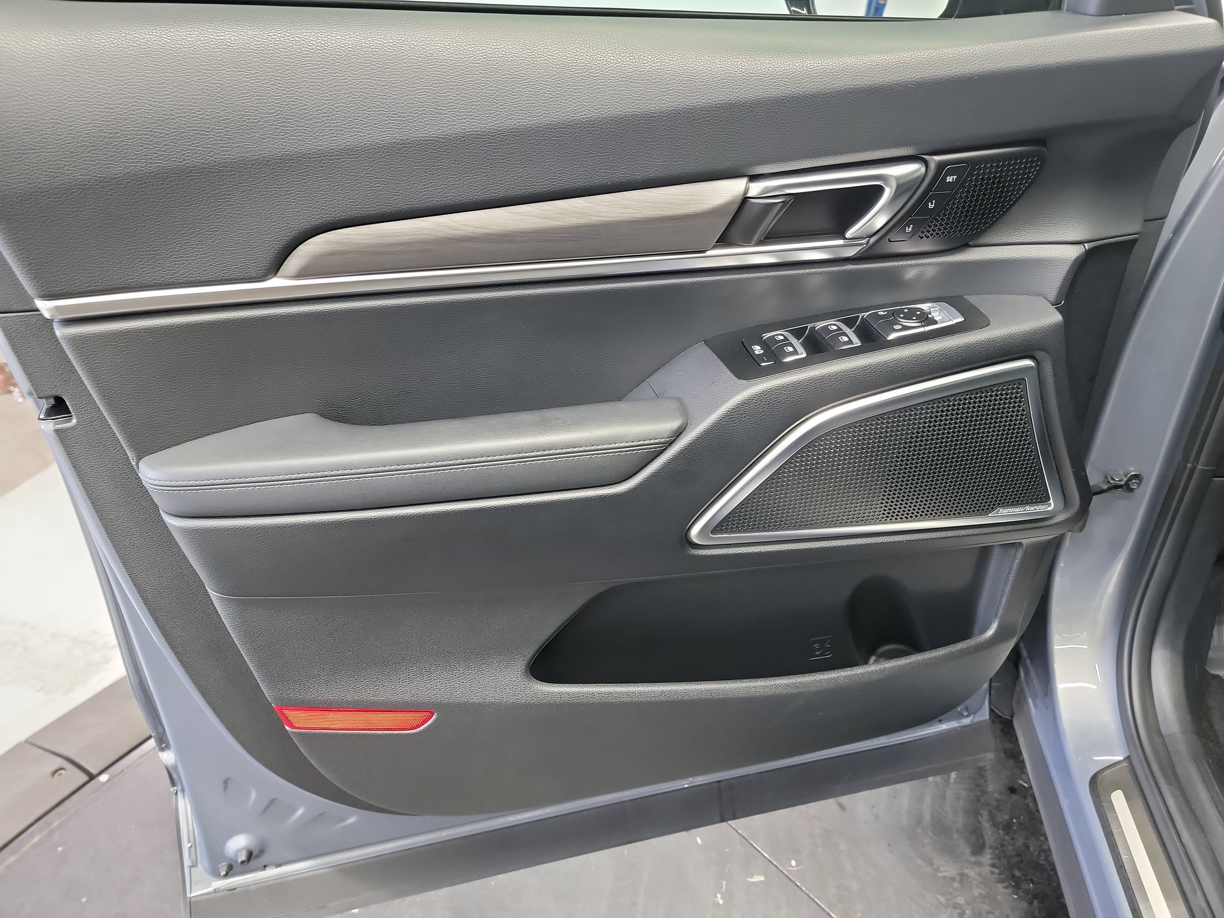 Used 2023 Kia Telluride SX X-Line AWD/4WD image 13