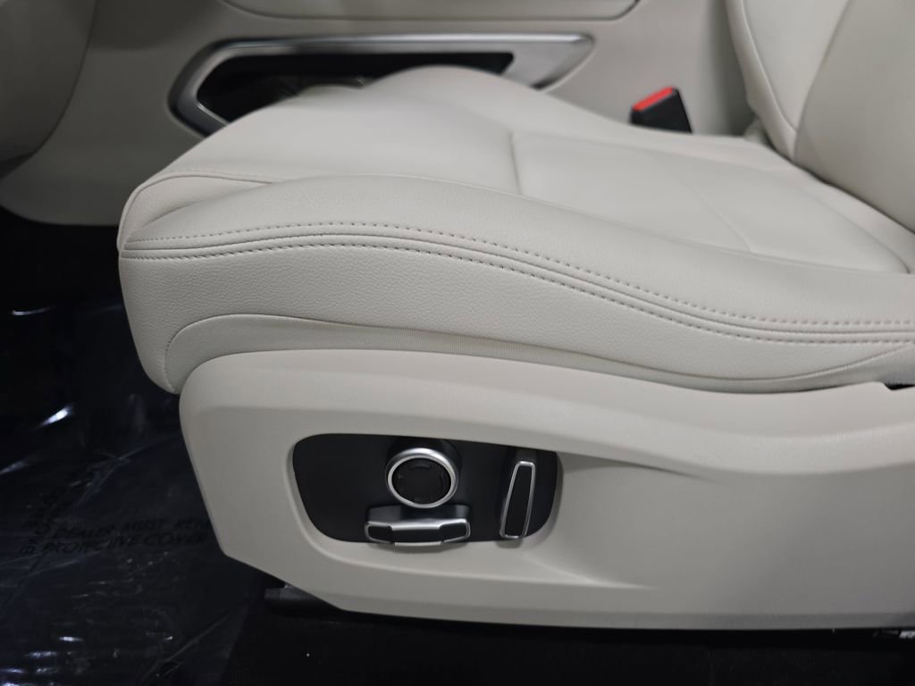 Used 2021 Jaguar F-PACE image 28