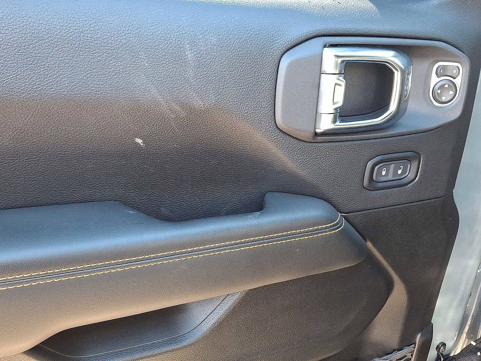 Used 2025 Jeep Wrangler Unlimited Rubicon 392 image 2