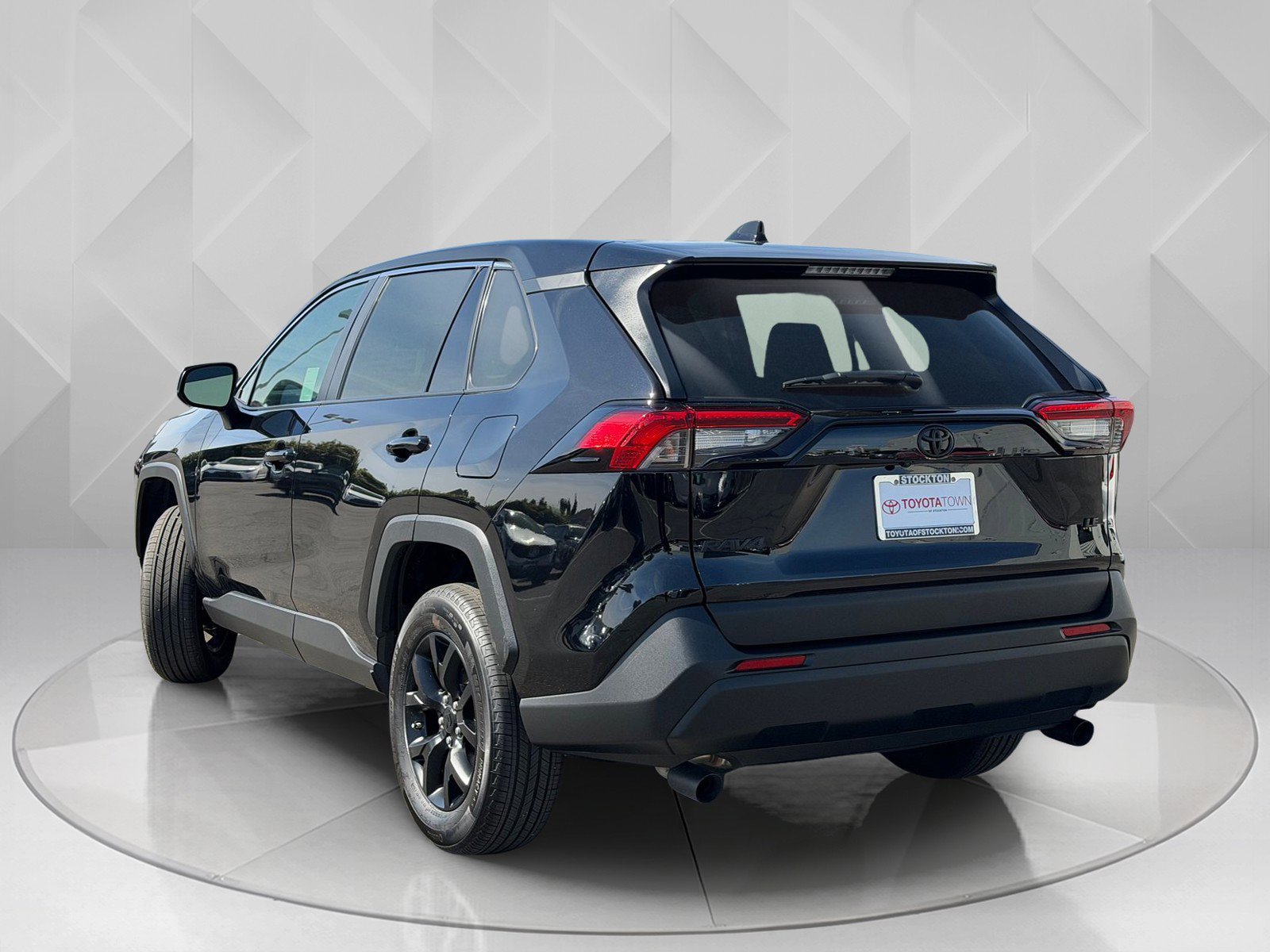 Used 2025 Toyota RAV4 LE image 3