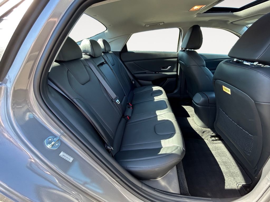 Used 2023 Hyundai Elantra Limited image 11