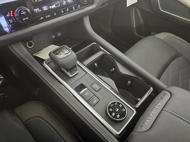 New 2025 Nissan Pathfinder Platinum AWD/4WD image 41
