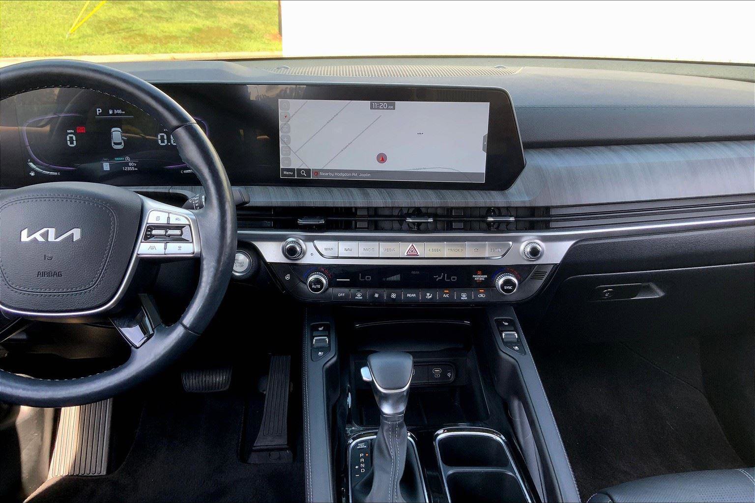 Used 2024 Kia Telluride EX w/ EX Captain's Chair Package image 6