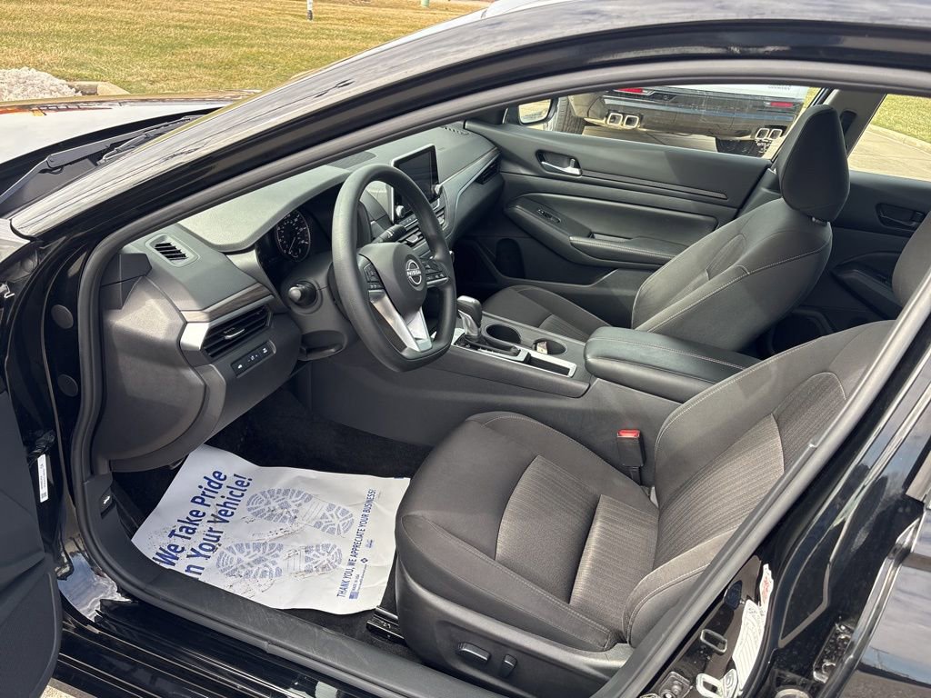 Used 2025 Nissan Altima 2.5 SV image 21