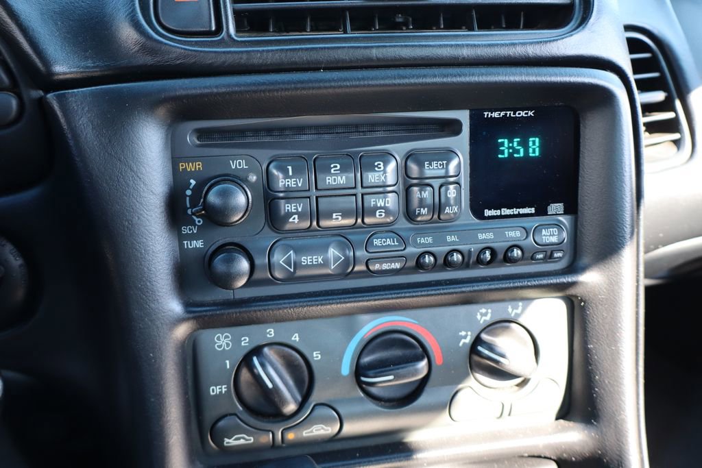 Used 2000 Chevrolet Corvette Convertible image 17