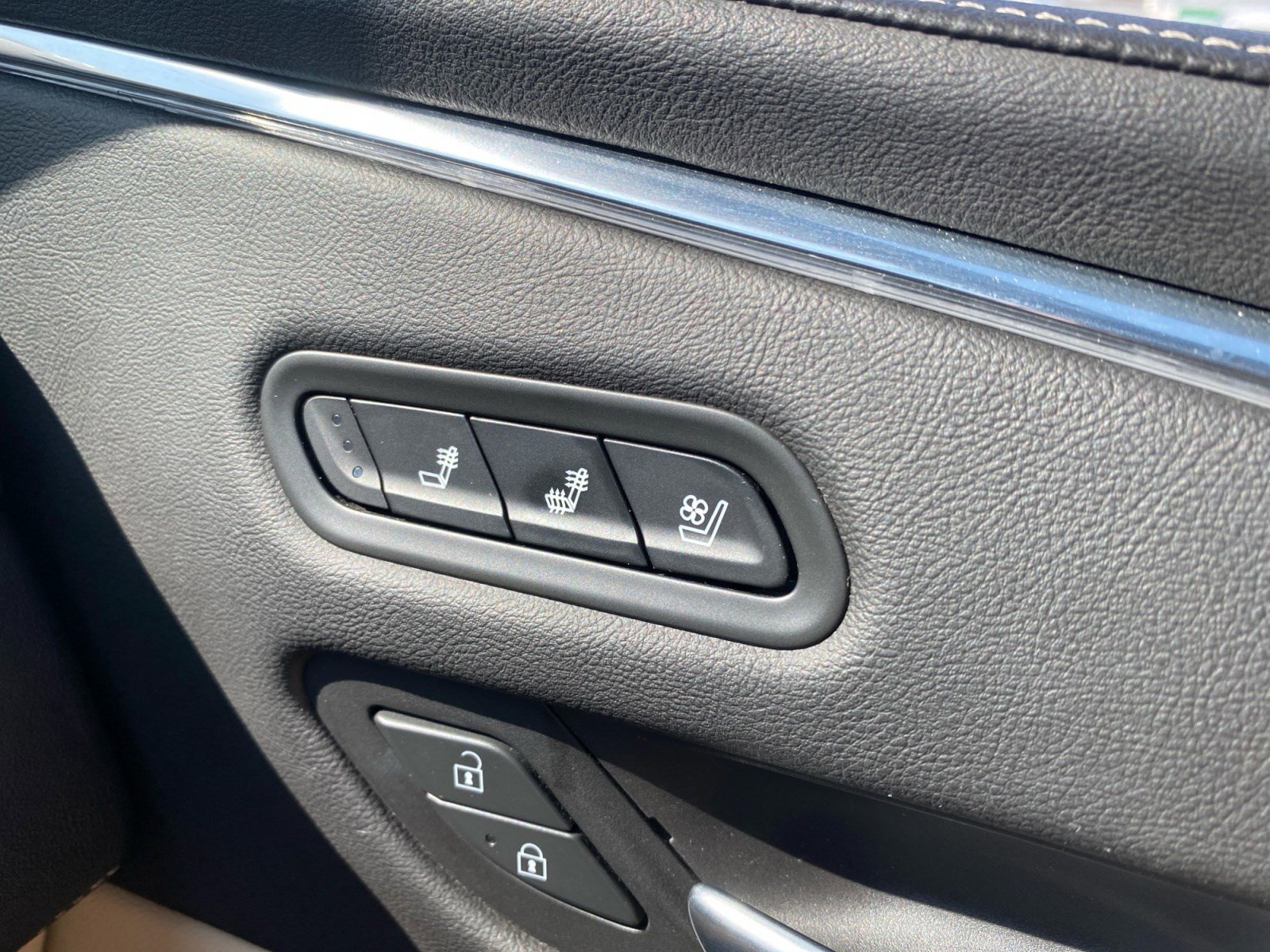 Used 2021 Cadillac Escalade ESV Premium Luxury image 22