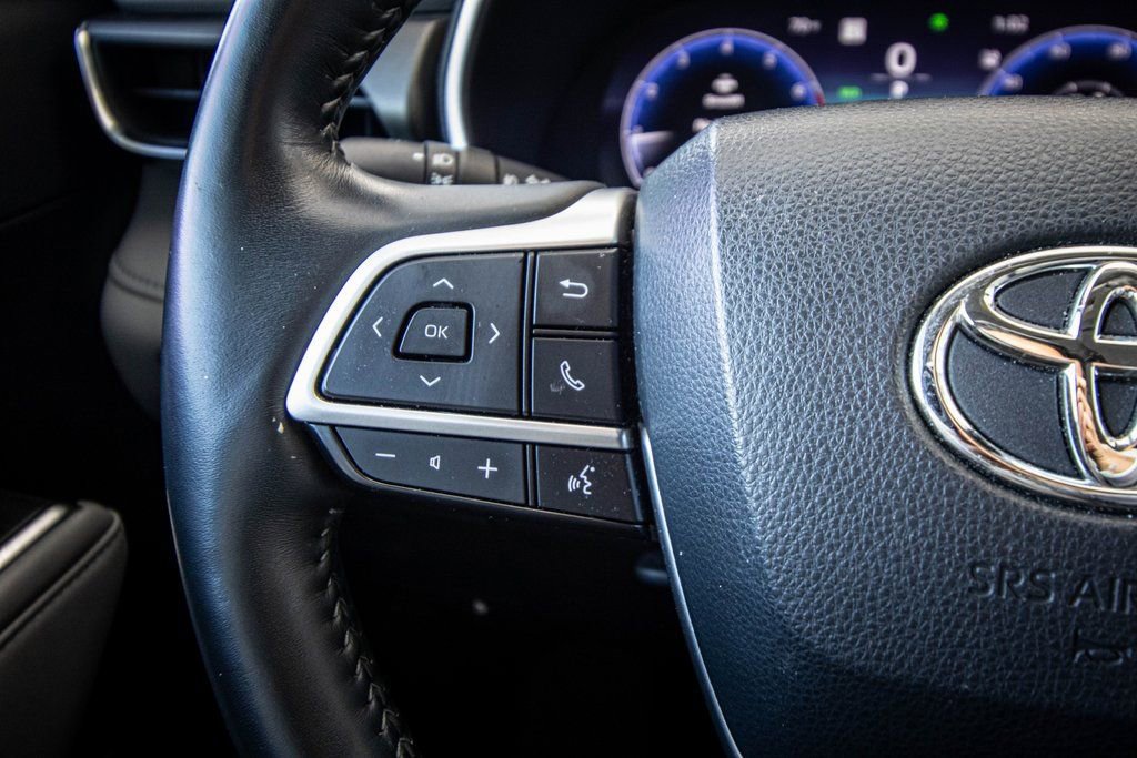 Used 2023 Toyota Highlander Limited image 29
