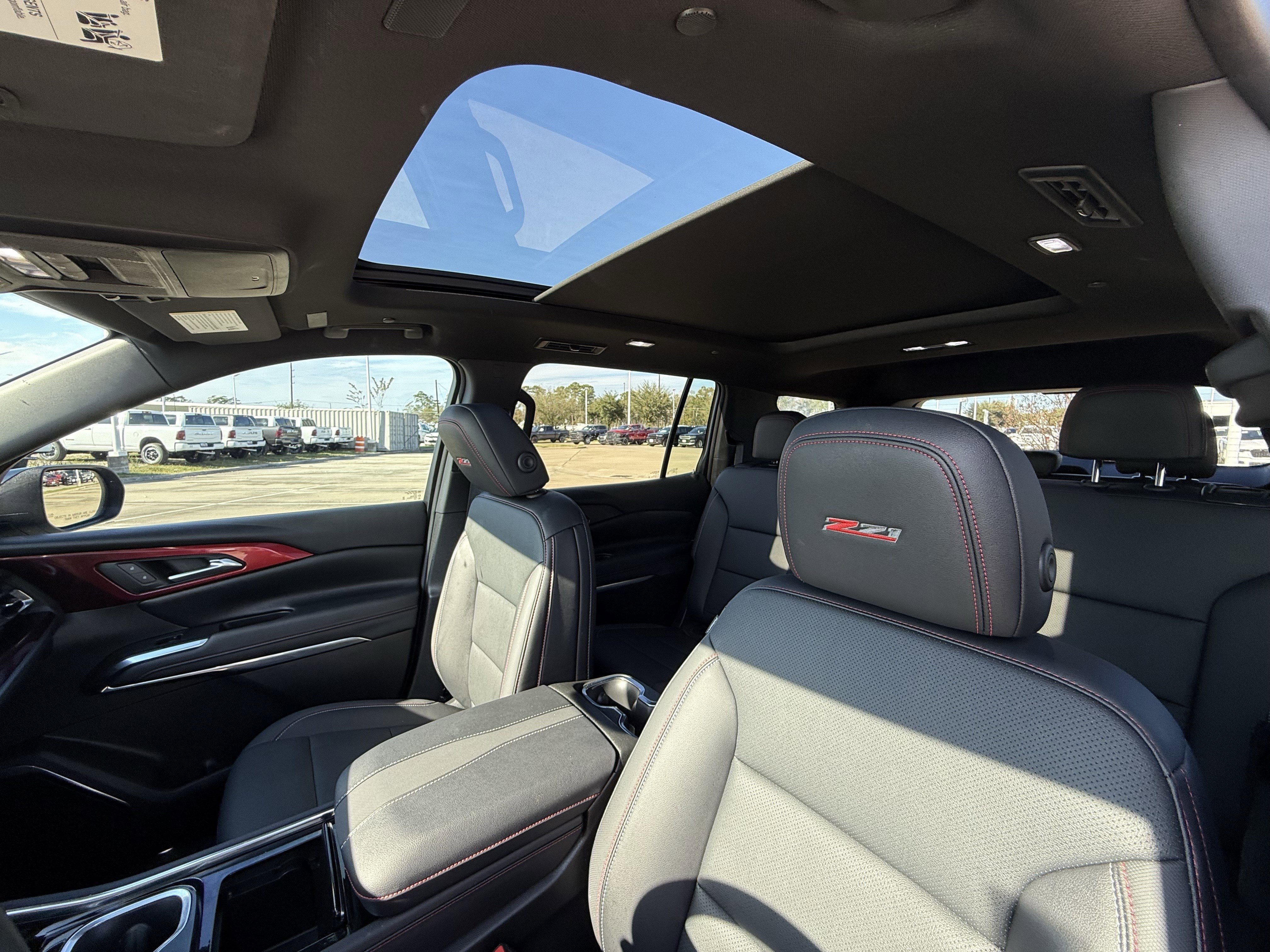 Used 2025 Chevrolet Traverse Z71 w/ Enhanced Driving Package image 27