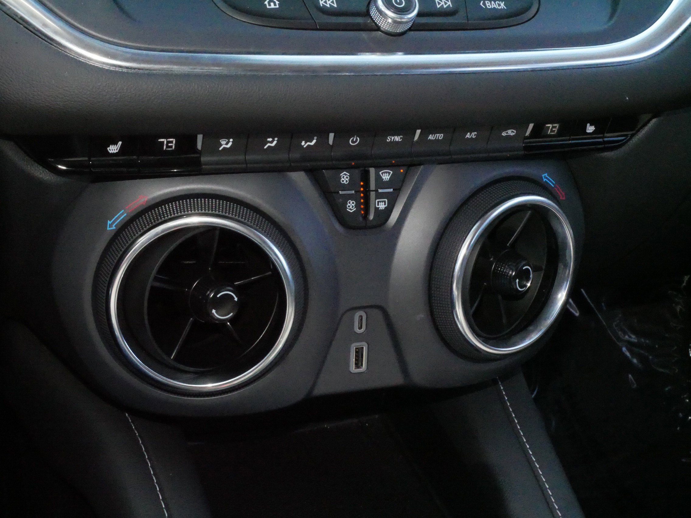 Used 2025 Chevrolet Blazer LT FWD image 23