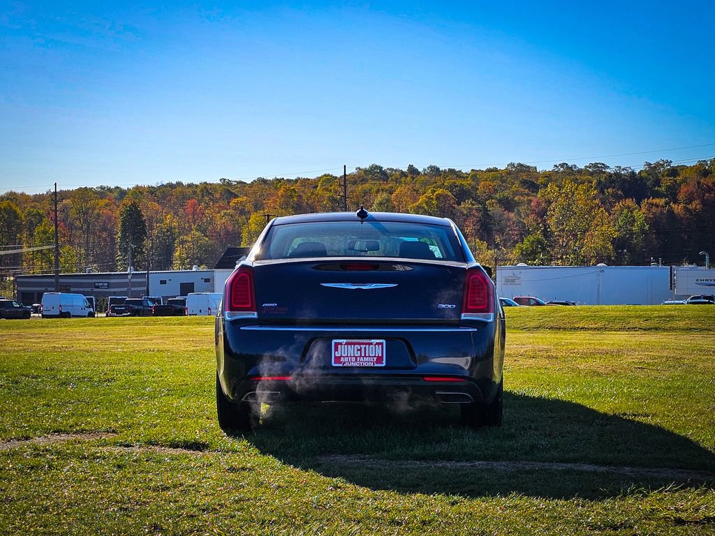 Used 2016 Chrysler 300 Limited image 5