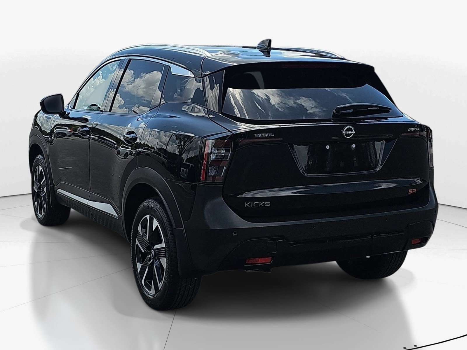 Used 2025 Nissan Kicks SR FWD image 6