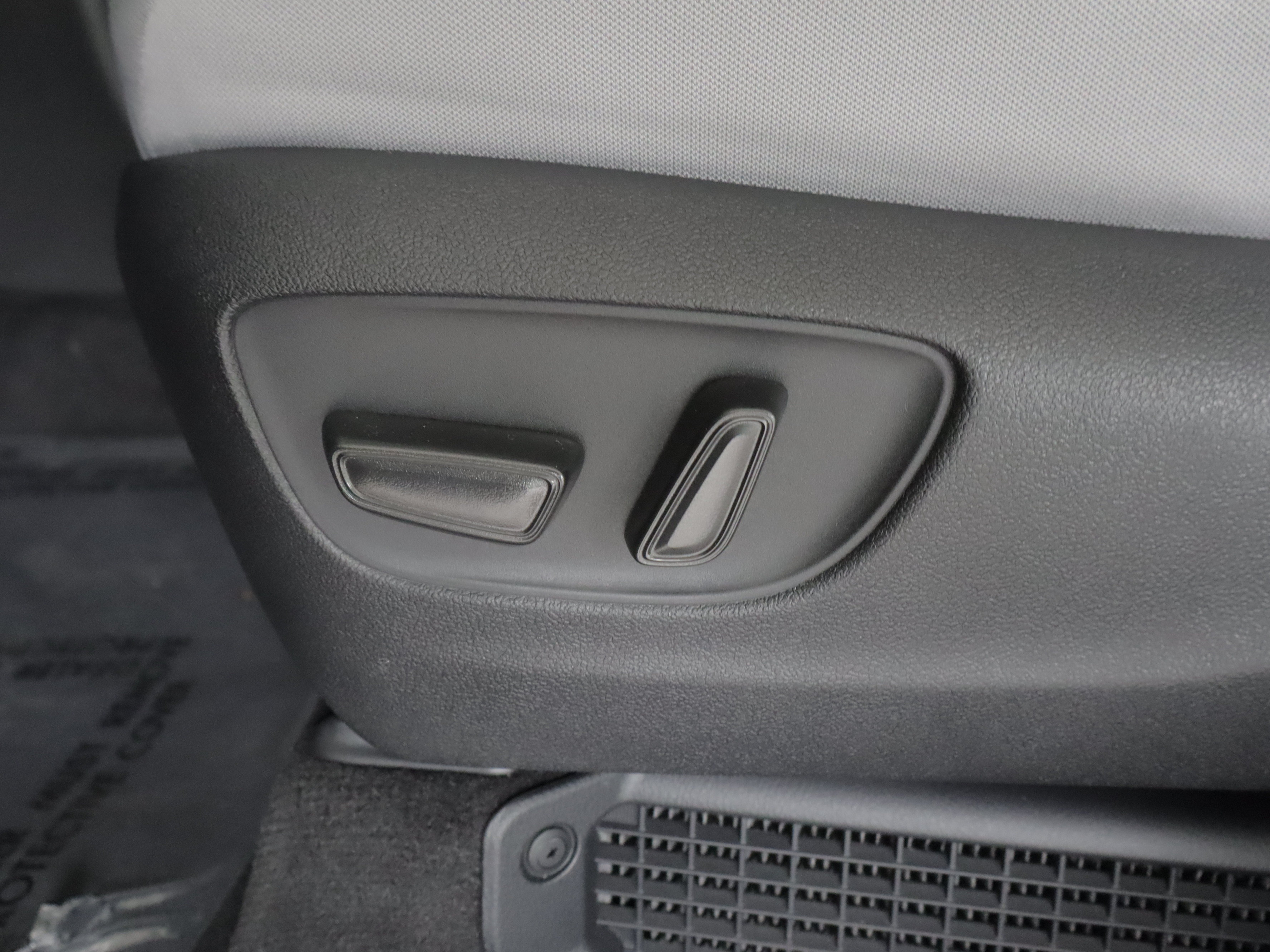 Used 2026 Toyota Sienna LE FWD image 12