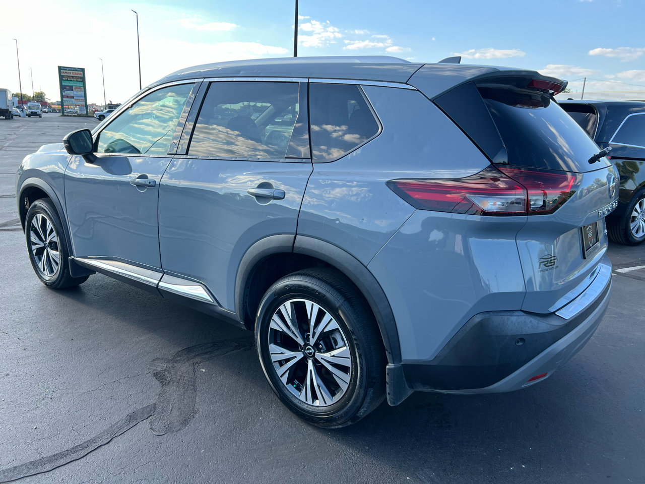 Used 2021 Nissan Rogue SL w/ Premium Package image 5