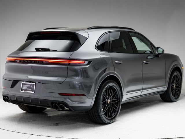 Certified 2025 Porsche Cayenne image 32