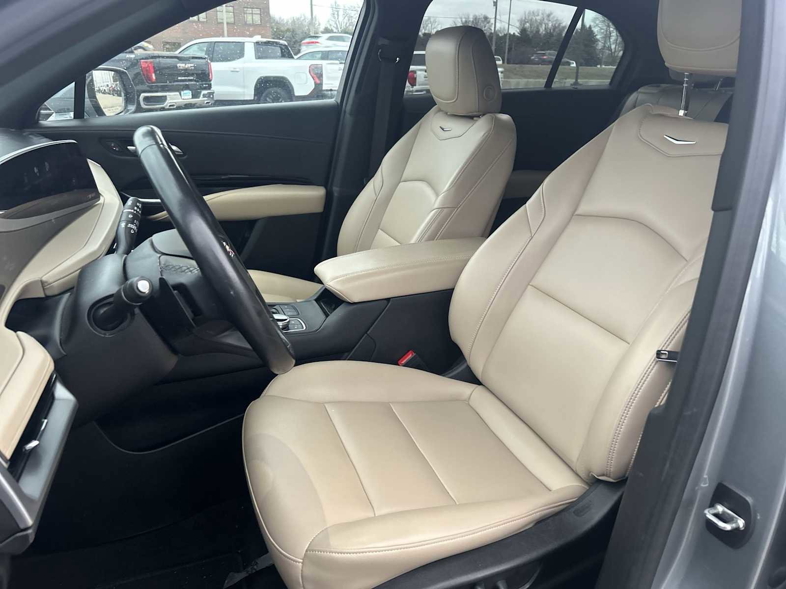 Certified 2024 Cadillac XT4 Luxury w/ Cold Weather Package image 18