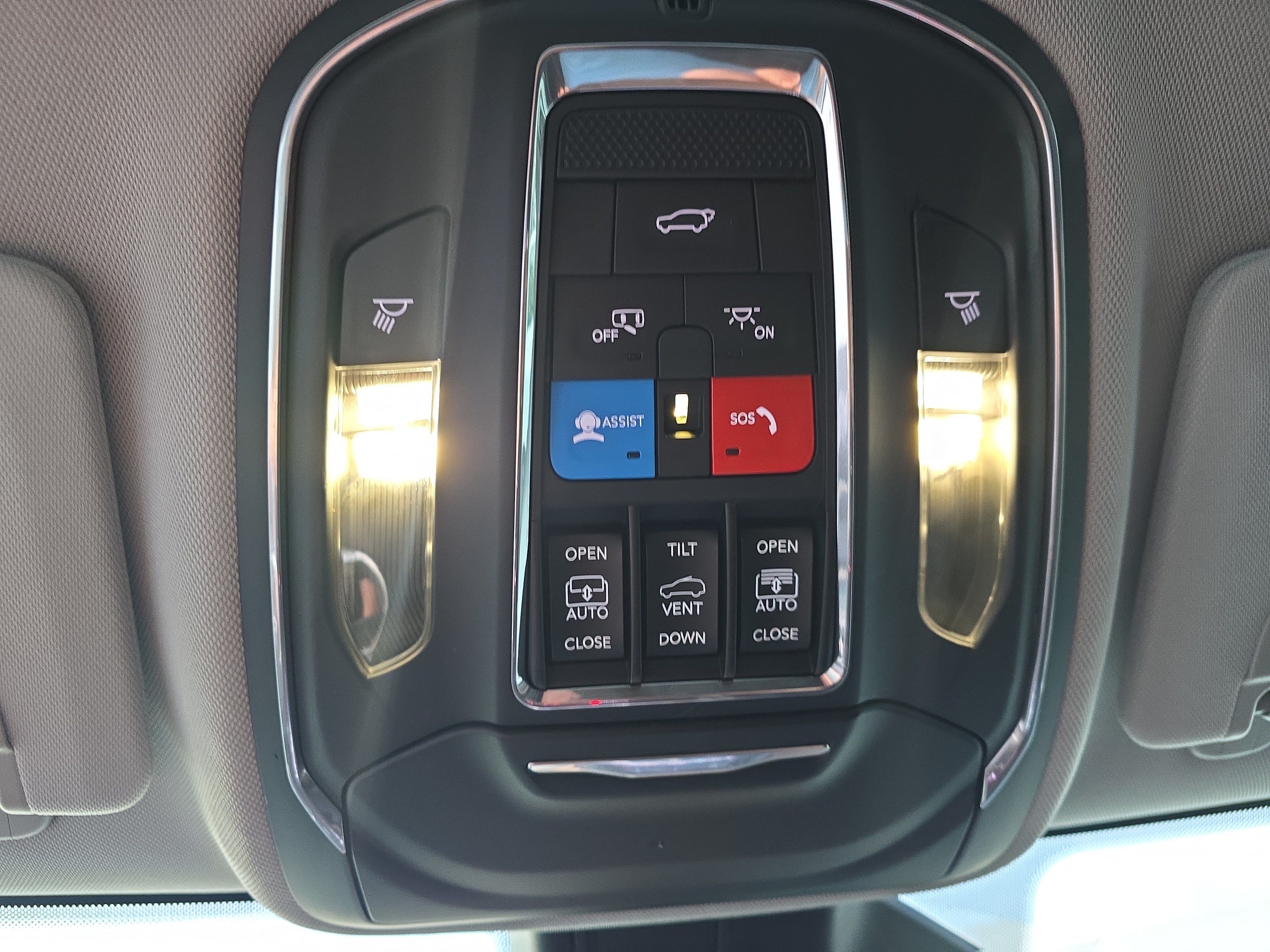 Used 2023 Jeep Grand Cherokee Limited w/ Black Appearance Package AWD/4WD image 42