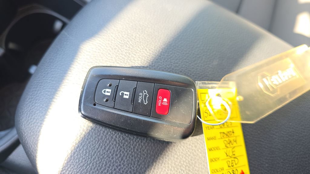 Used 2025 Toyota RAV4 XLE w/ Convenience Package FWD image 29