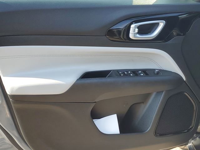 Used 2024 Jeep Compass Limited image 28