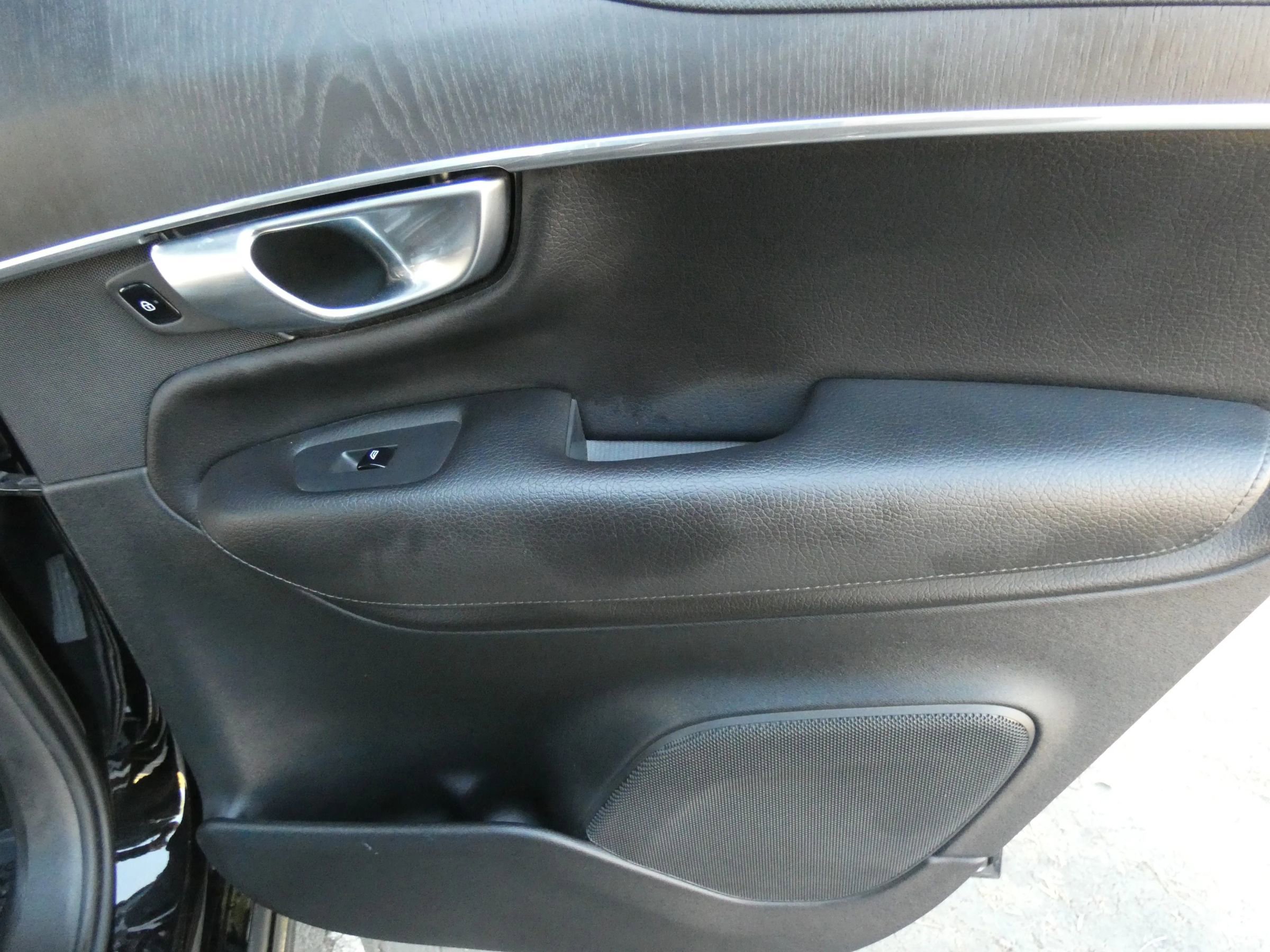 Used 2020 Volvo XC90 T6 Momentum image 37