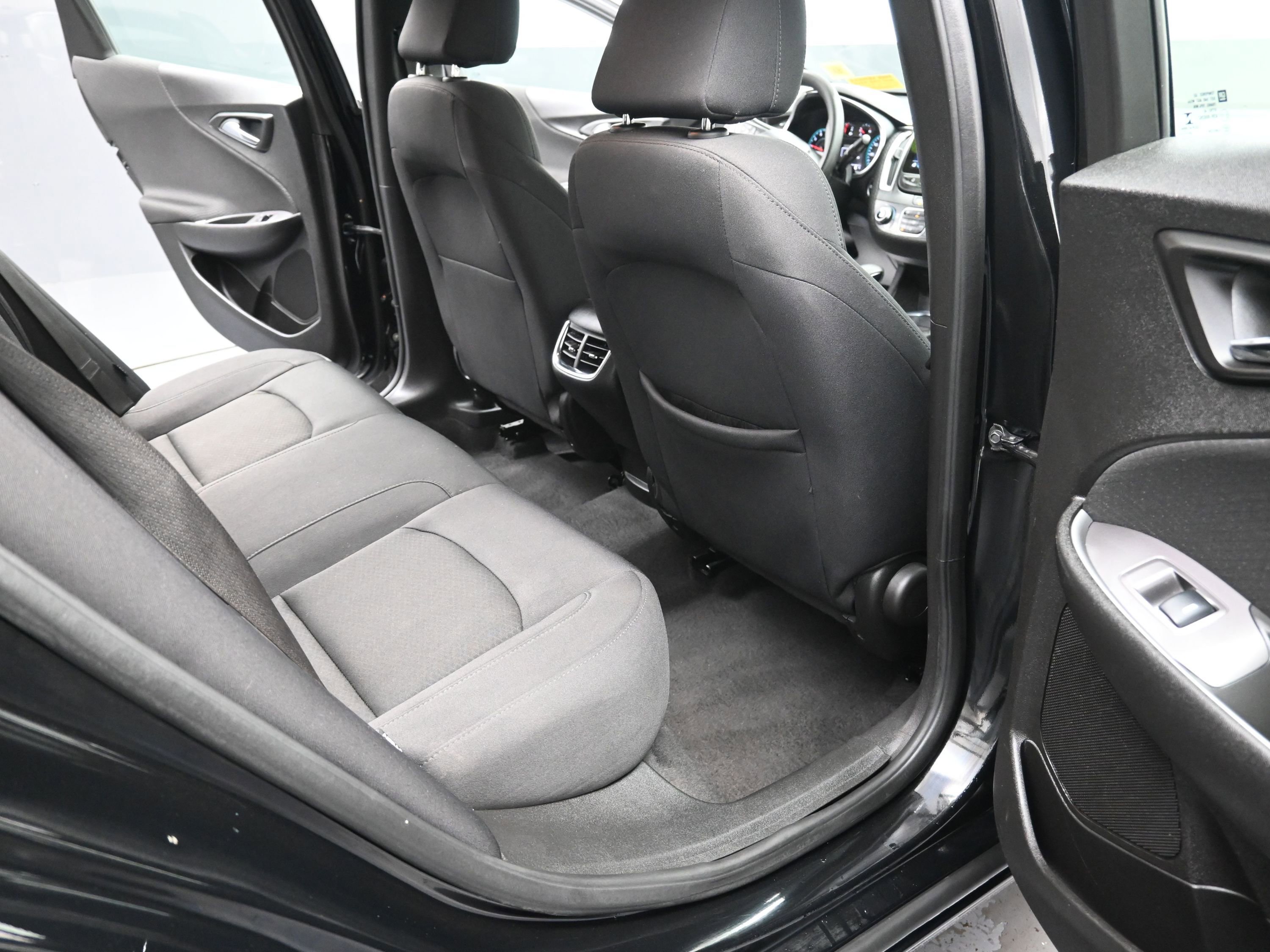 Used 2025 Chevrolet Malibu LT image 25