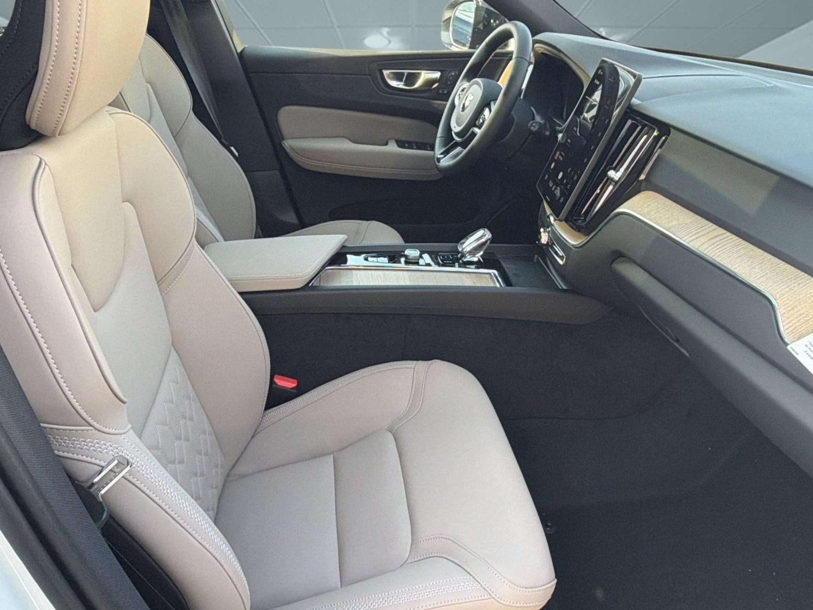 New 2026 Volvo XC60 B5 Plus w/ Protection Package Premier AWD/4WD image 22