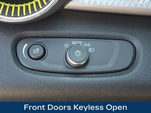 Used 2025 Chevrolet Trax LT w/ Driver Confidence Package image 9