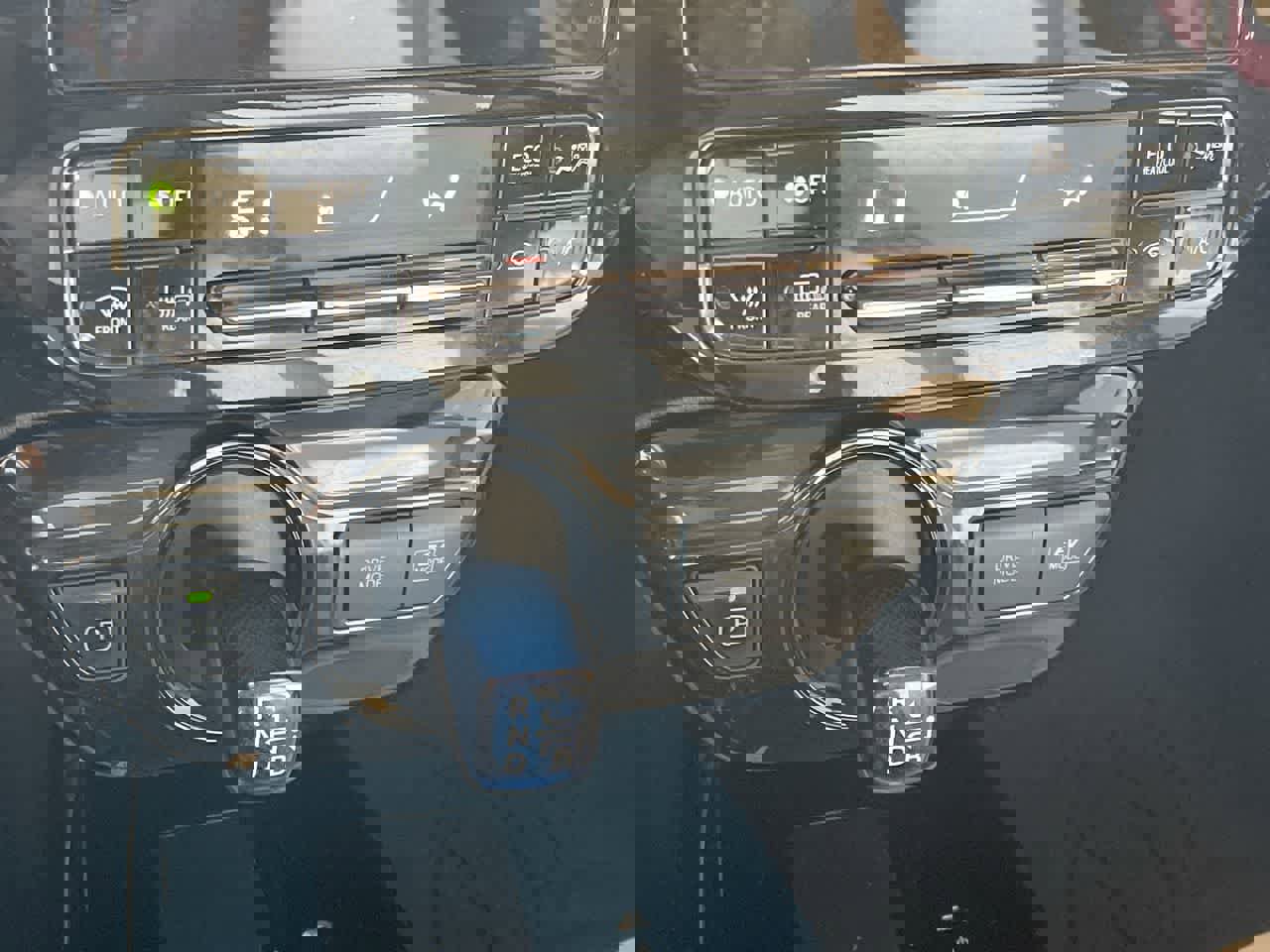 Used 2019 Toyota Prius XLE w/ Advanced Technology Package image 18