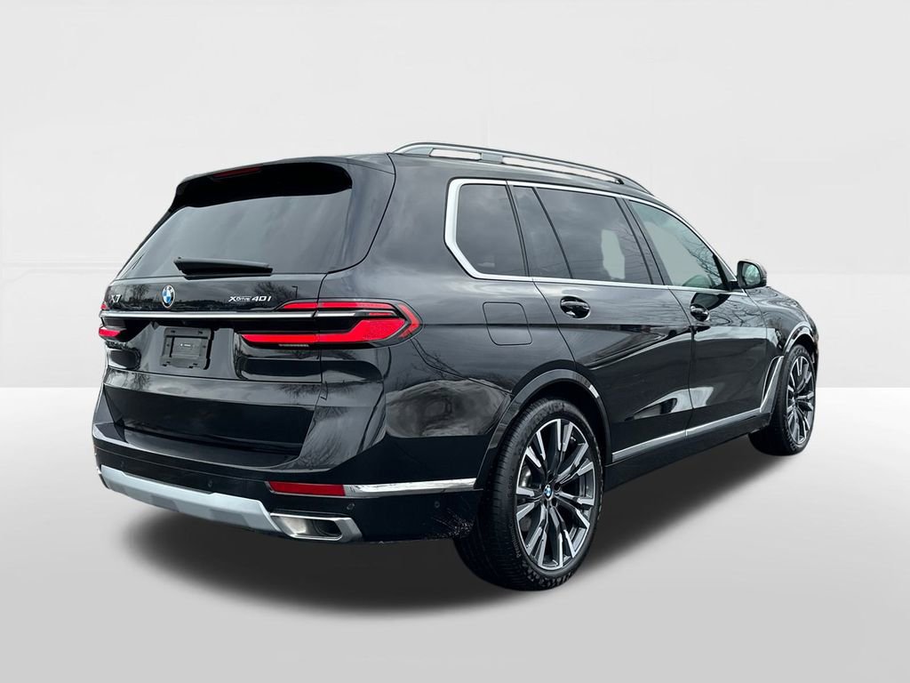 Used 2025 BMW X7 xDrive40i w/ Premium Package image 4