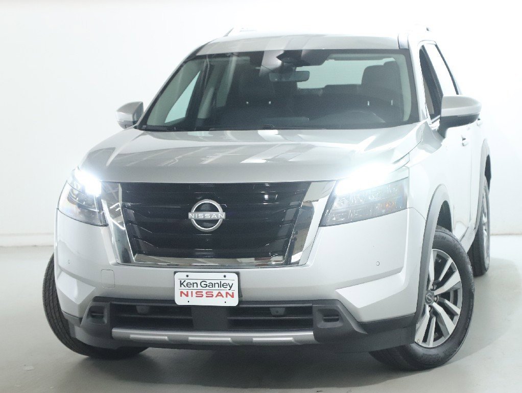 Certified 2025 Nissan Pathfinder SL image 3