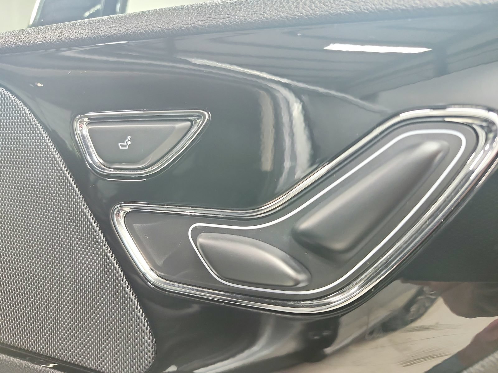 Used 2023 Lincoln Aviator AWD w/ Premium Package image 43