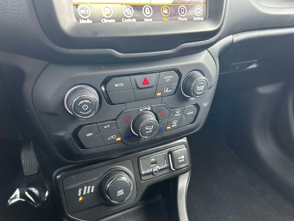 Used 2023 Jeep Renegade Latitude w/ Premium Group image 31