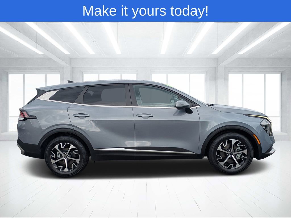 Used 2023 Kia Sportage EX image 2