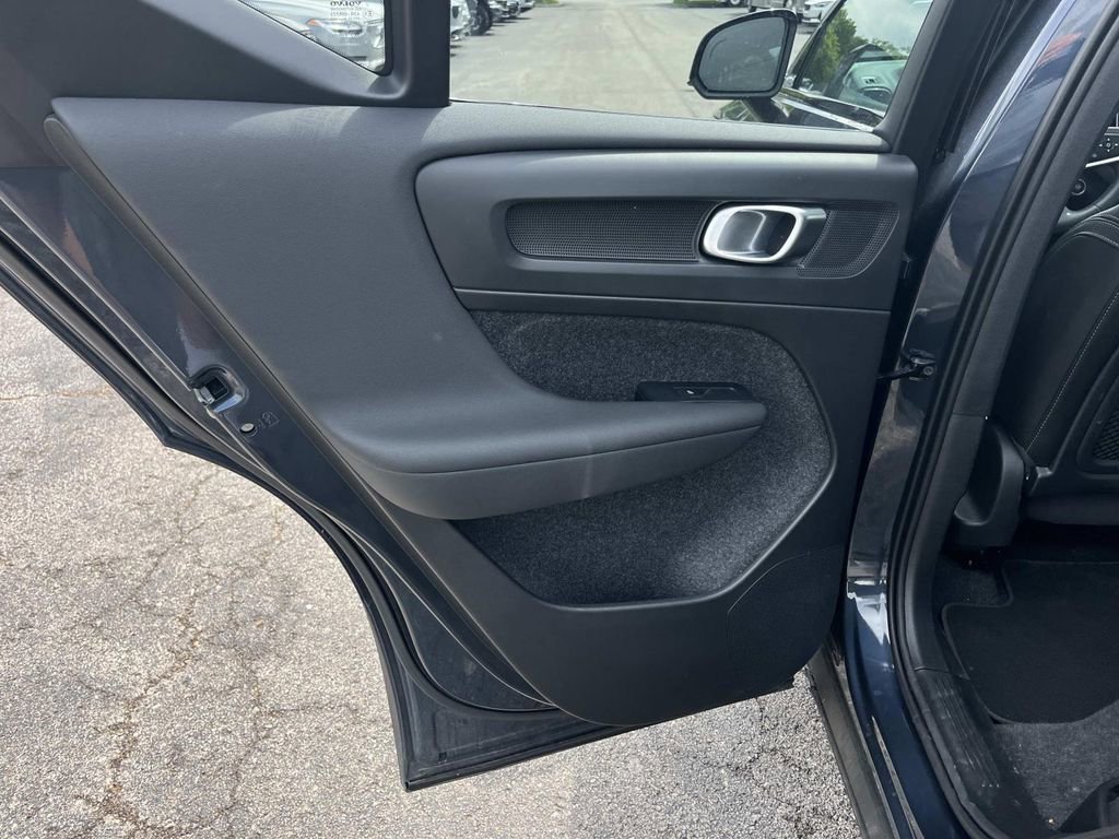Certified 2026 Volvo XC40 B4 Core w/ Climate Package FWD image 18