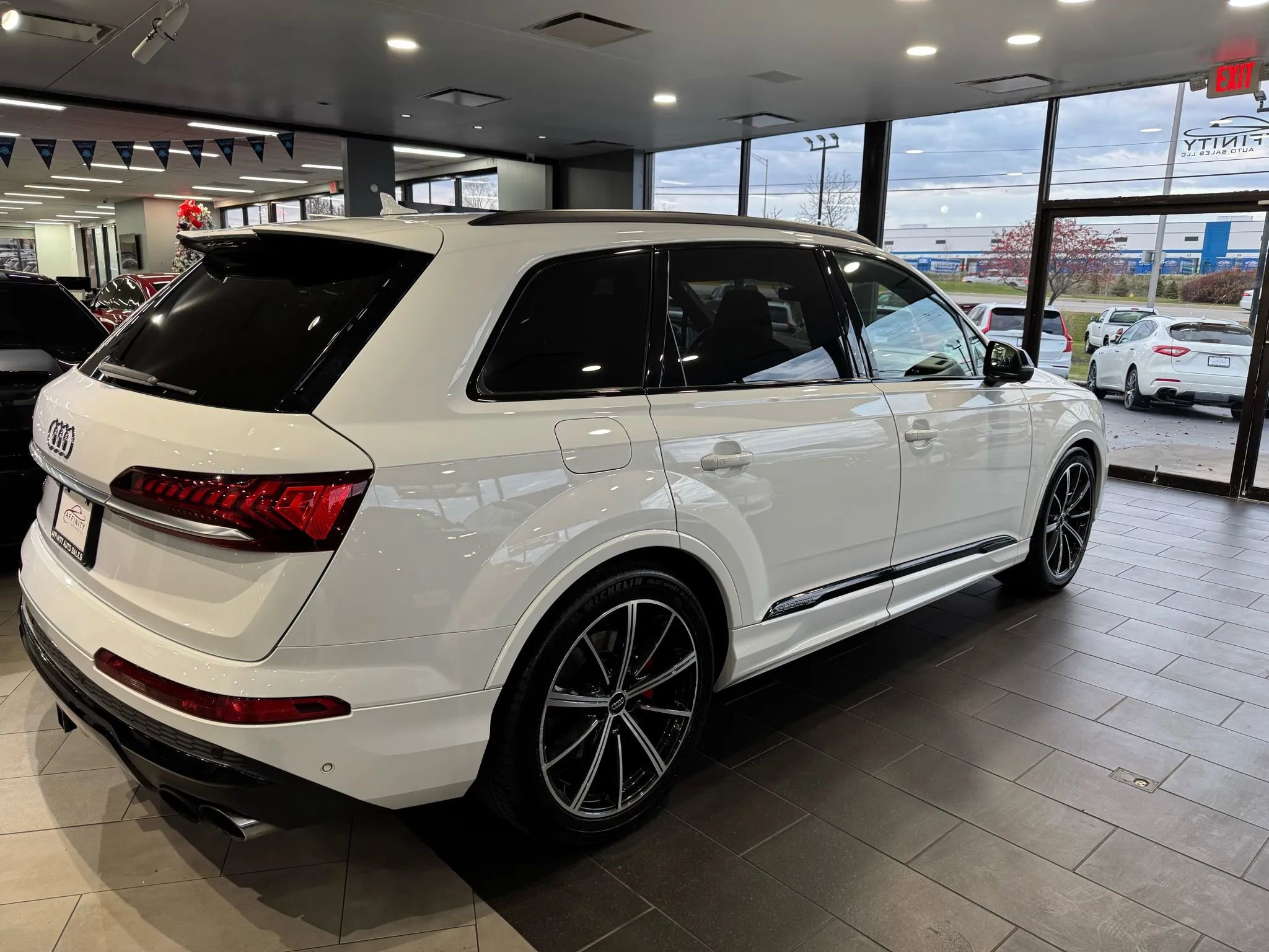 Used 2020 Audi SQ7 Prestige AWD/4WD image 3